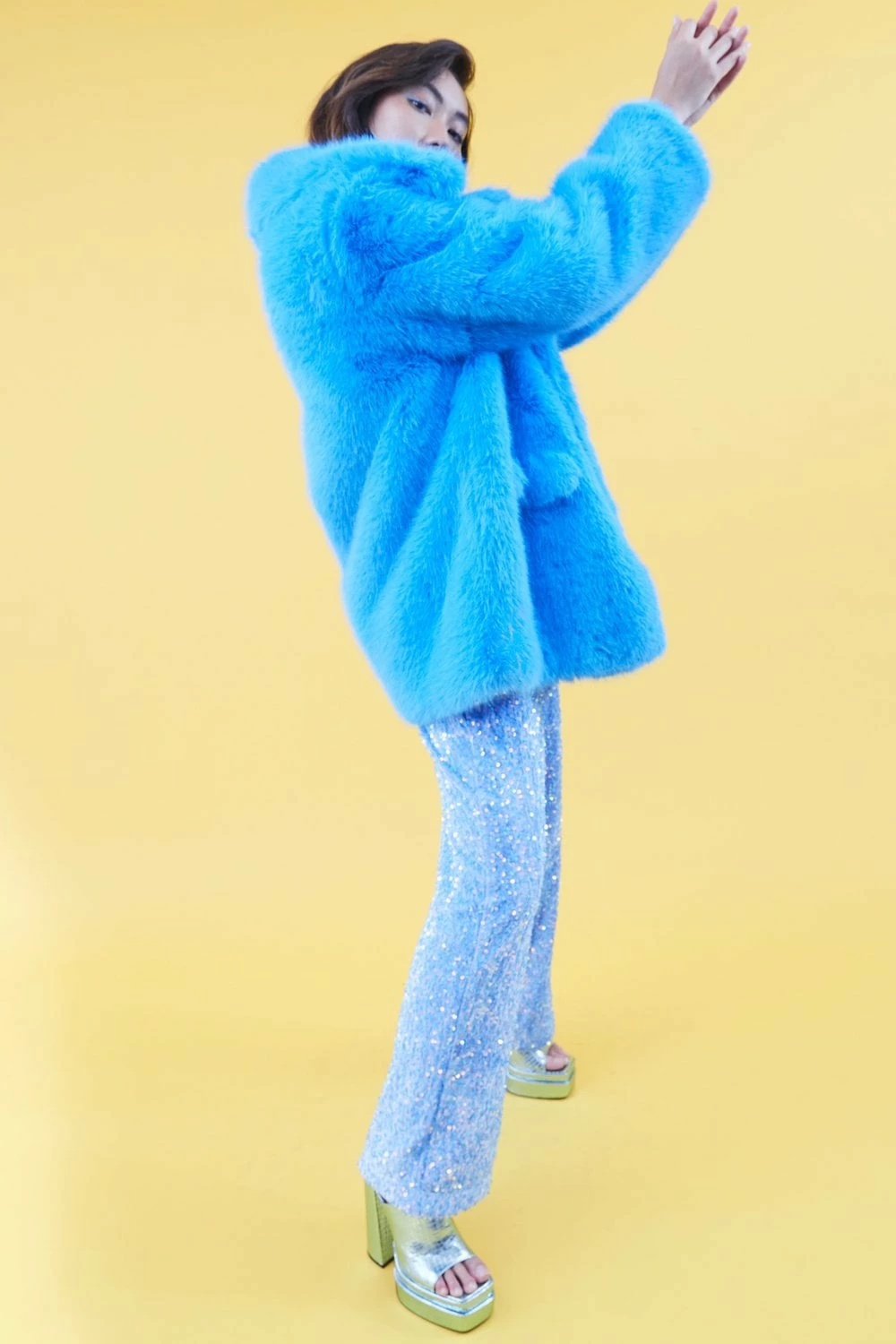 JAYLEY Bamboo Faux Fur Blue Midi Coat - Image 2