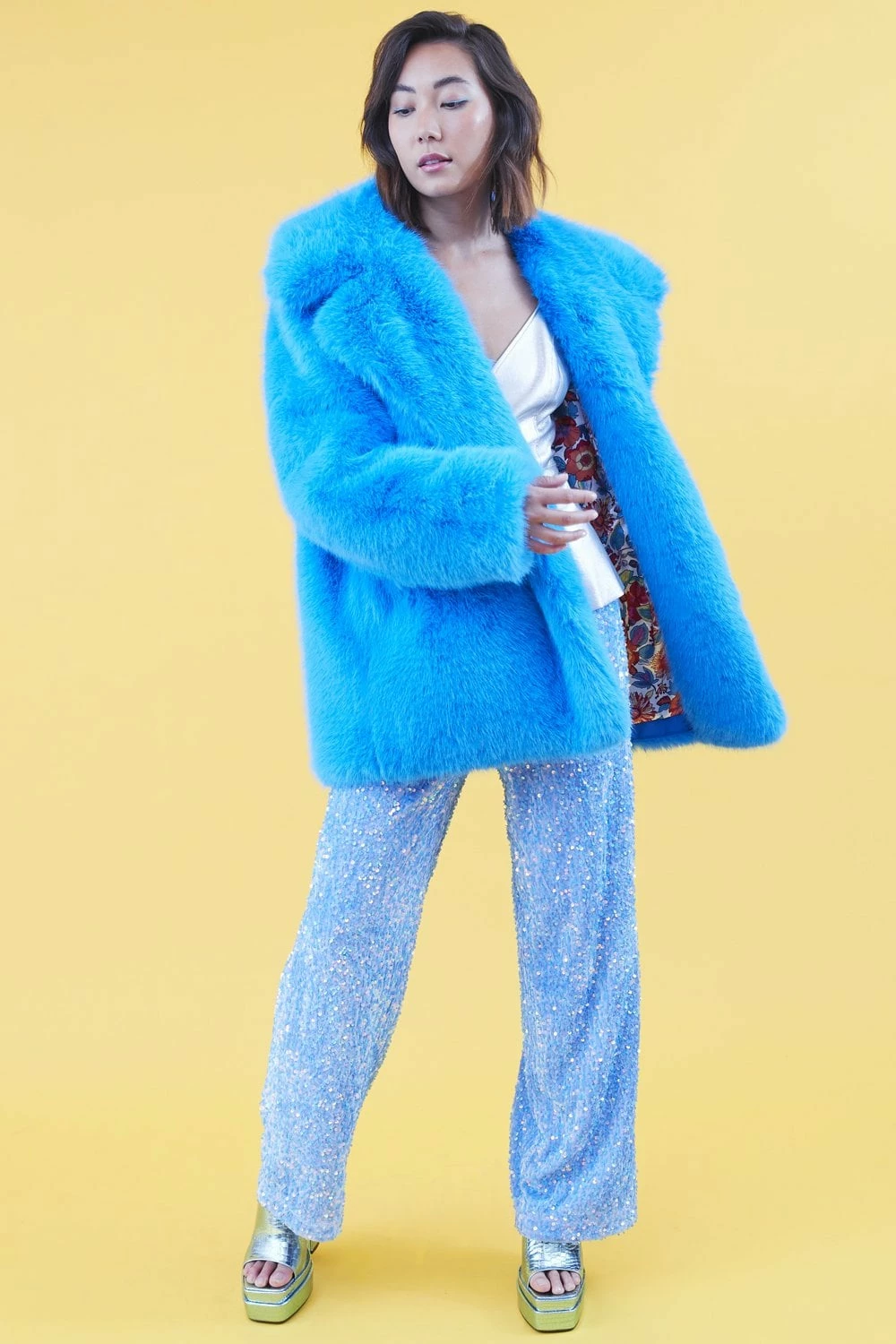 JAYLEY Bamboo Faux Fur Blue Midi Coat - Image 4