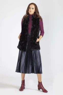 JAYLEY Black Hand Knitted Faux Fur Gilet