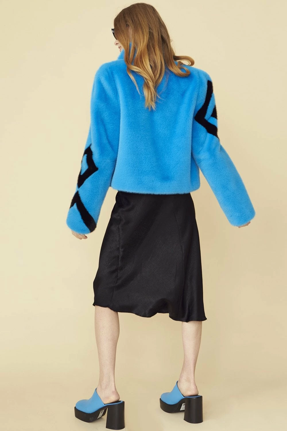 JAYLEY Blue Faux Fur Cropped Jacket - Image 2
