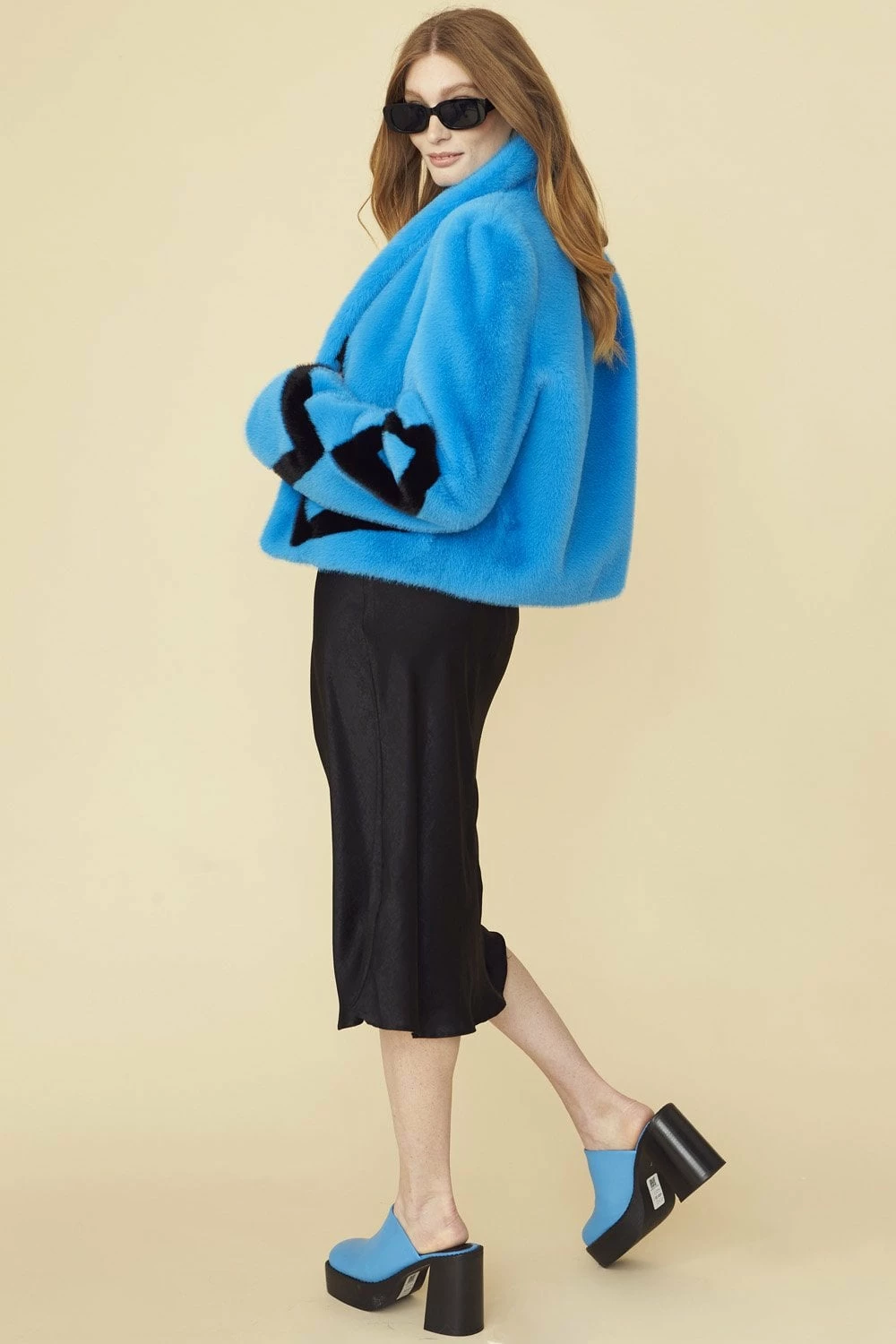 JAYLEY Blue Faux Fur Cropped Jacket - Image 3