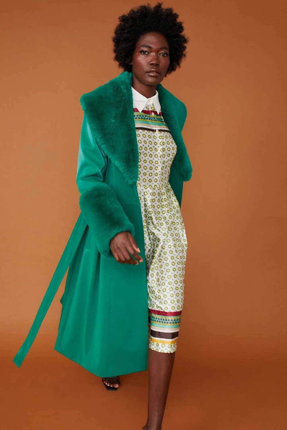 JAYLEY Green Trench Style Belted Coat With Faux Fur Cuffs And Collar - Image 2