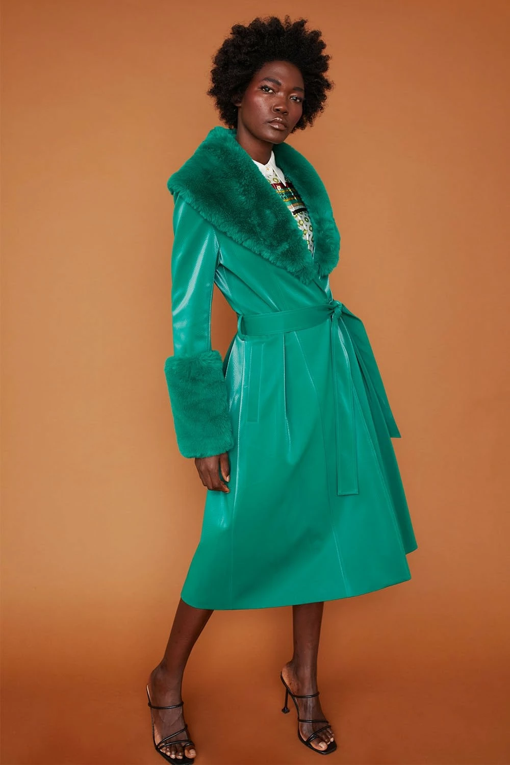 JAYLEY Green Trench Style Belted Coat With Faux Fur Cuffs And Collar - Image 4