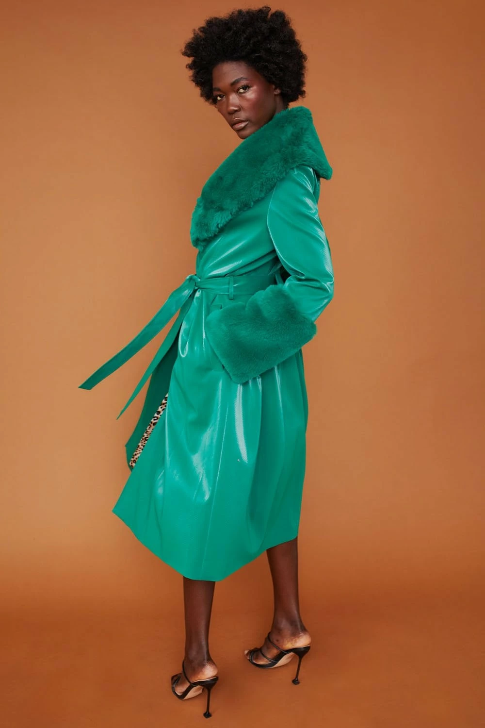 JAYLEY Green Trench Style Belted Coat With Faux Fur Cuffs And Collar - Image 6